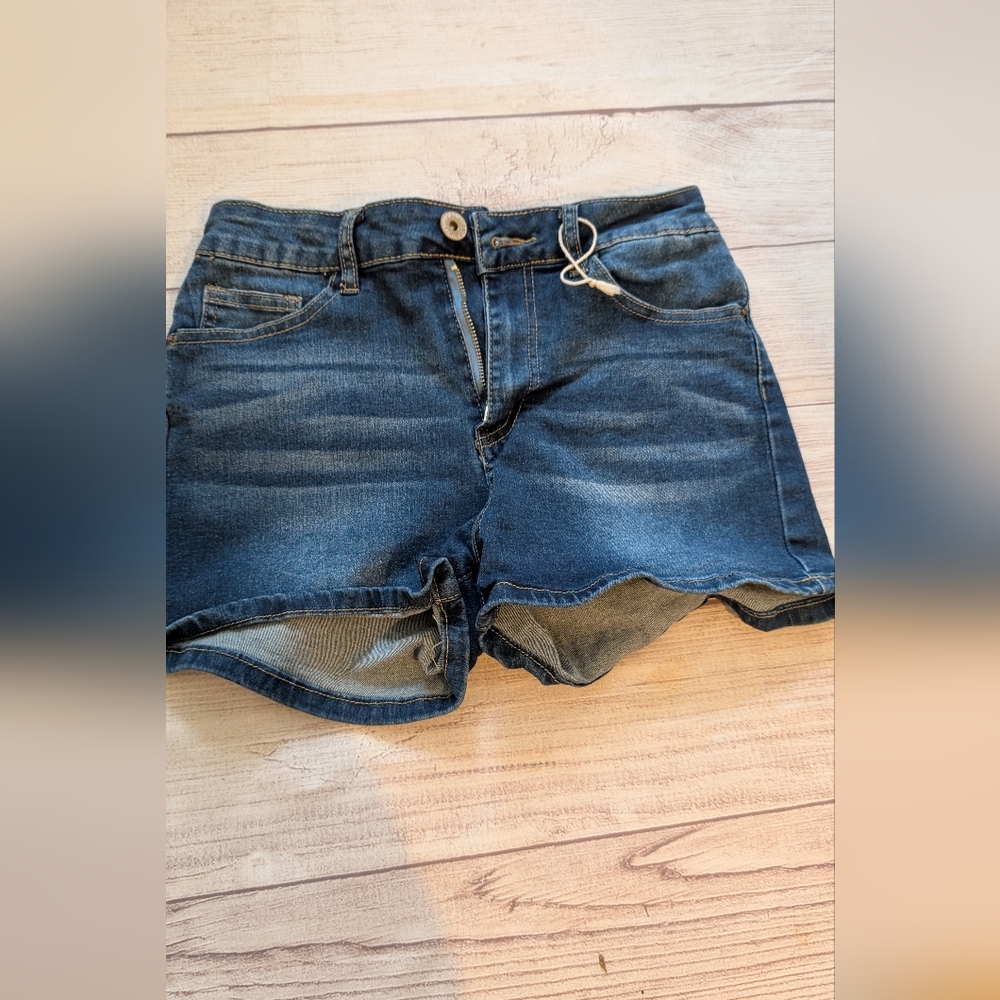 NWOT California Vintage denim shorts. Size 7  juniors